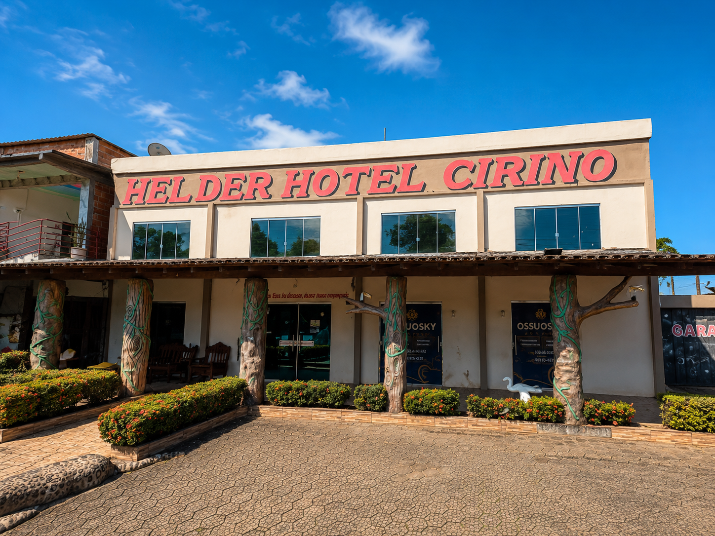 Fachada do Helder Hotel Cirino em Itacoatiara